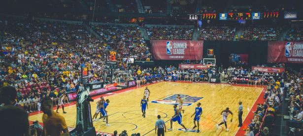 IM竞技-雷霆完胜火箭，拉文扛起全队，一场个人英雄主义与团队韧性的完美交响