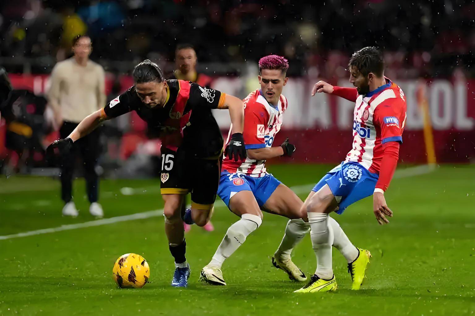 比利亚雷尔客场不敌对手,遭遇连败颓势的简单介绍 比利亚雷尔客场不敌对手,遭遇连败颓势的简单介绍