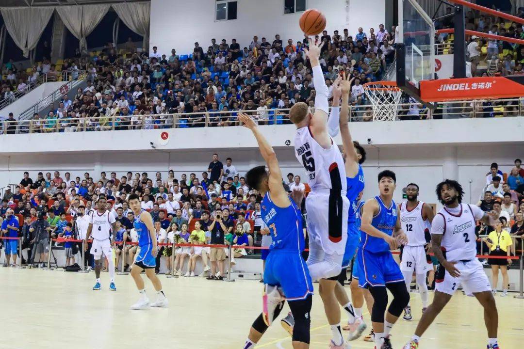 实战对决备受瞩目,赛前气氛热烈 实战对决备受瞩目,赛前气氛热烈