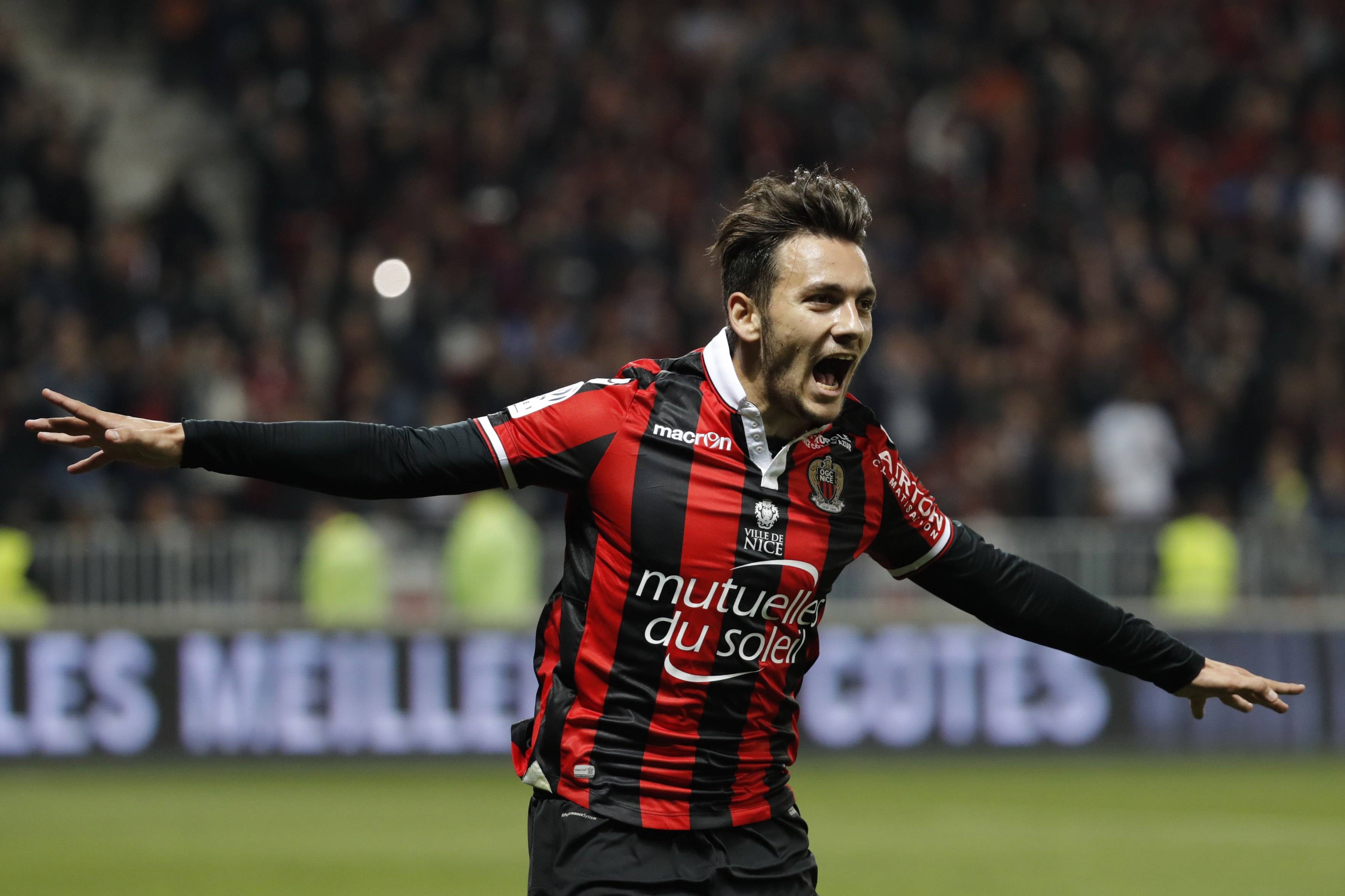 多特蒙队在最近的比赛中表现出色,获得胜利 多特蒙队在最近的比赛中表现出色,获得胜利