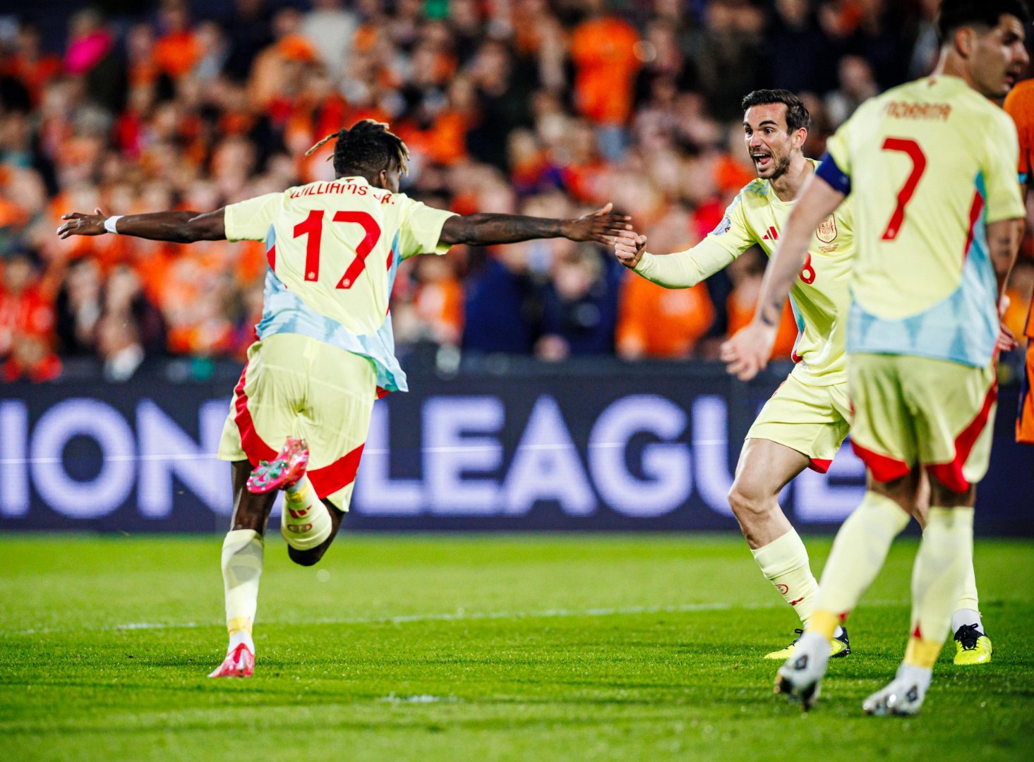 西班牙队实力碾压对手,轻松晋级四强的简单介绍 西班牙队实力碾压对手,轻松晋级四强的简单介绍