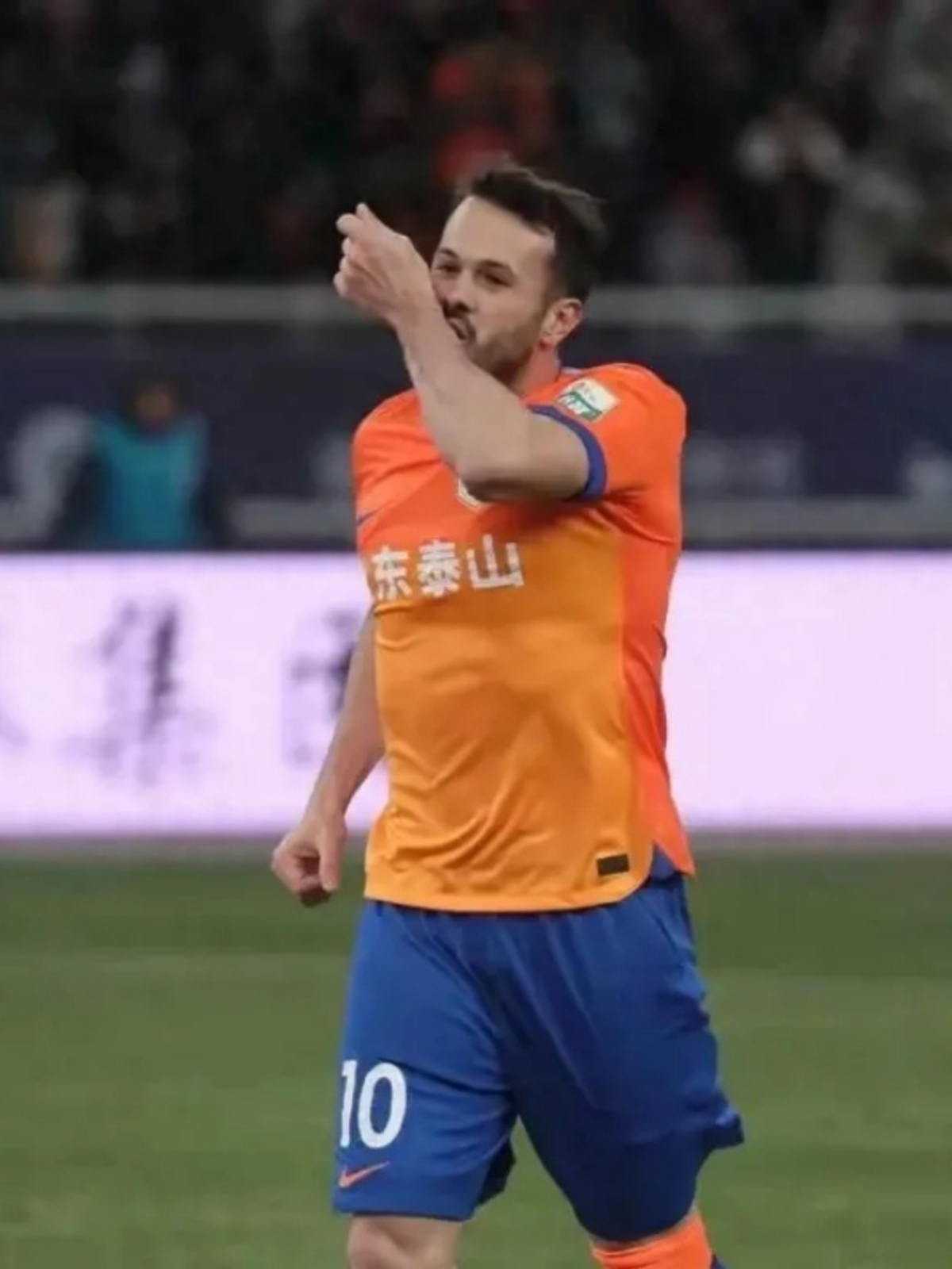 某队球员发挥出色,连续获得奖项 某队球员发挥出色,连续获得奖项