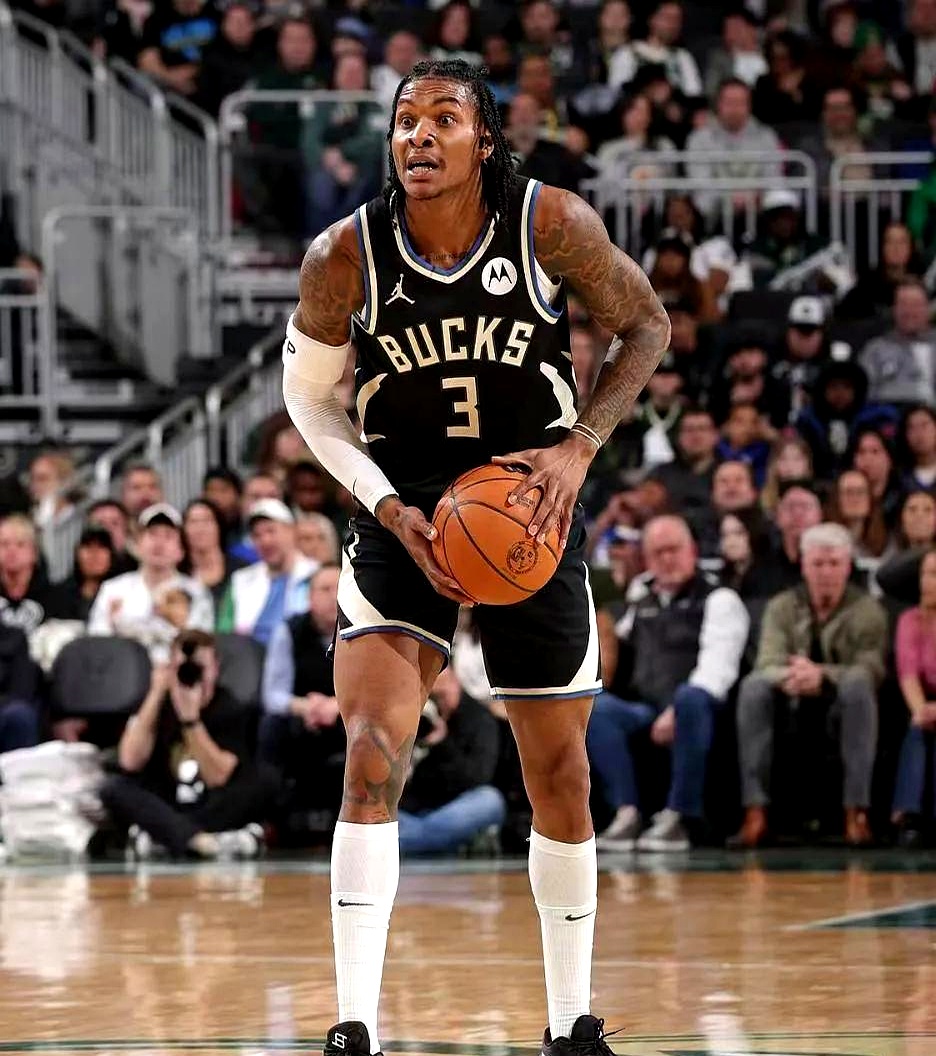 雄鹿主场战胜独行侠，保持不败纪录的简单介绍