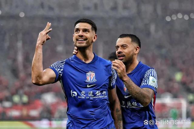 本周末足球比赛精彩纷呈,蓝色队胜出 本周末足球比赛精彩纷呈,蓝色队胜出