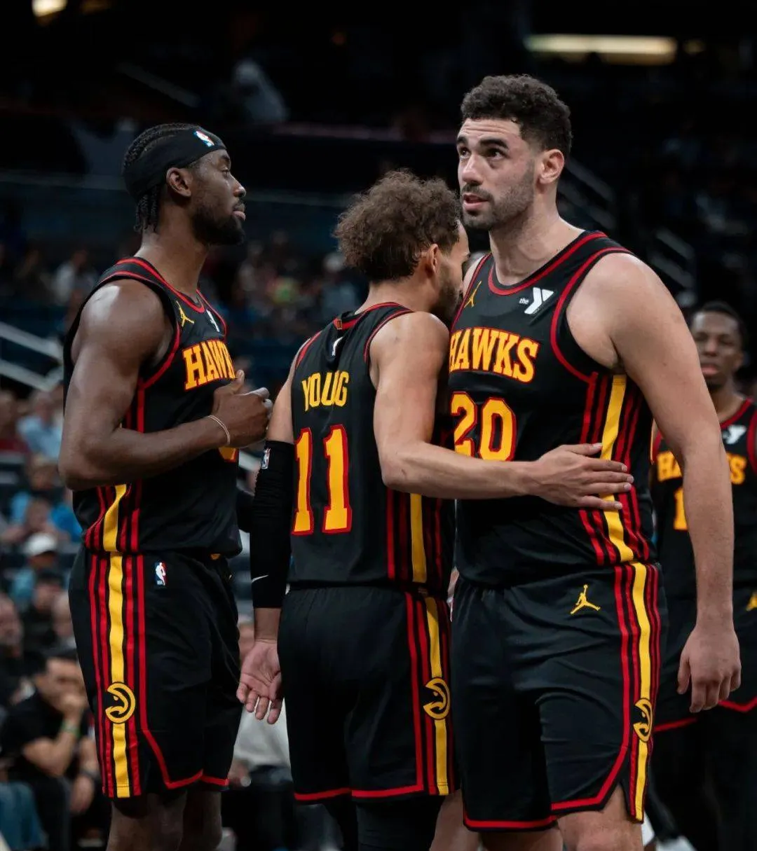 勇士队客场大胜老鹰队接连两连胜 勇士队客场大胜老鹰队接连两连胜