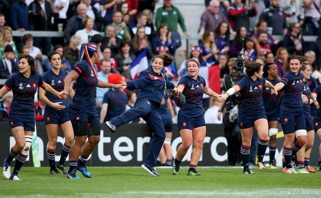 包含意大利足球比赛举办派对活动,球迷狂欢的词条 包含意大利足球比赛举办派对活动,球迷狂欢的词条