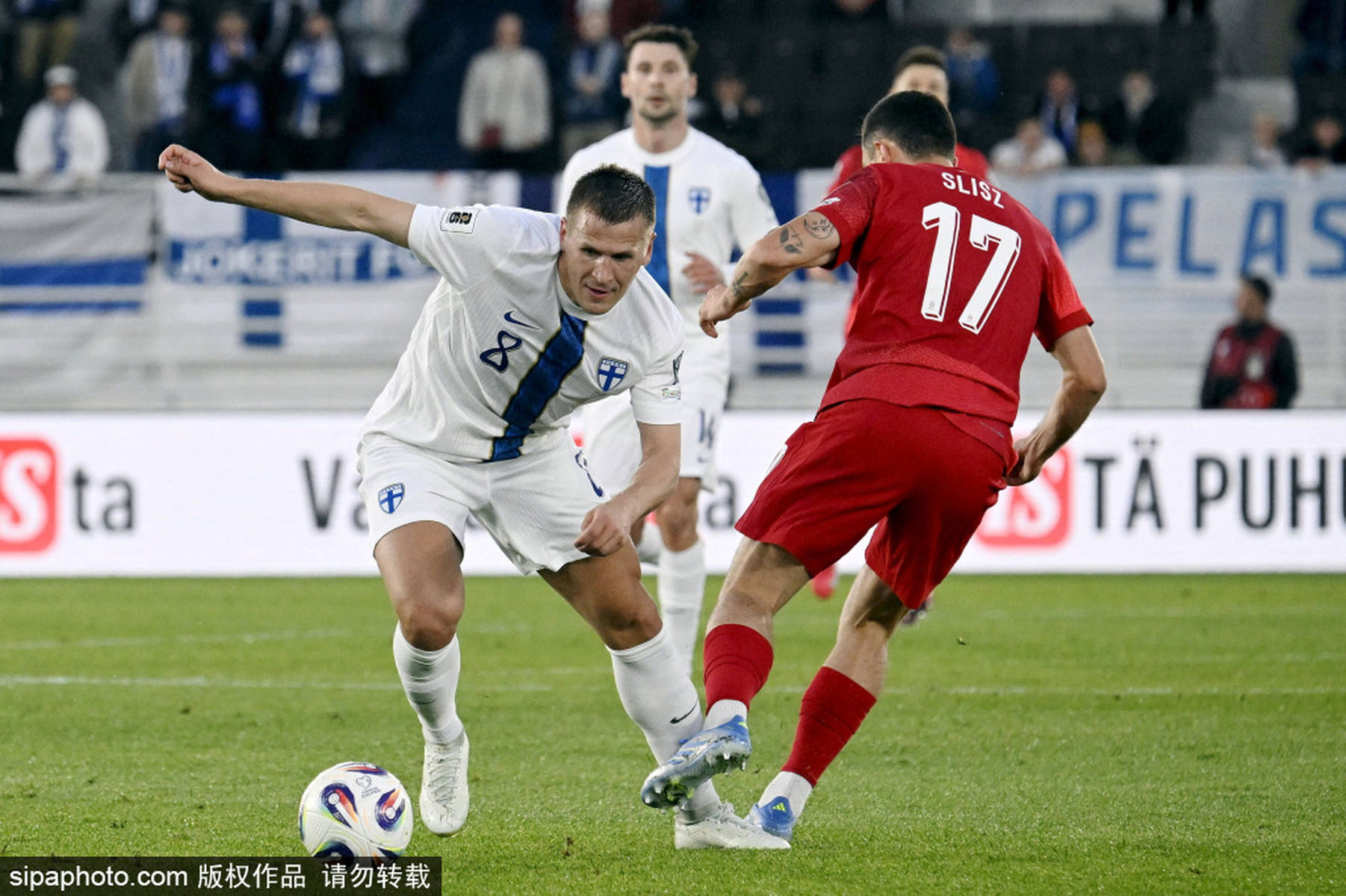 芬兰队在对立陶宛比赛中大获全胜 芬兰队在对立陶宛比赛中大获全胜