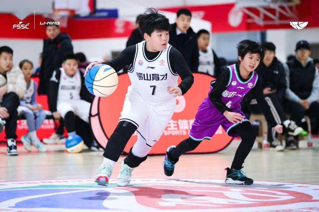 重庆力帆队员在比赛中展现出不屈斗志的简单介绍 重庆力帆队员在比赛中展现出不屈斗志的简单介绍