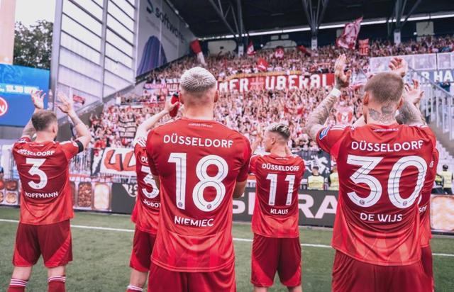 热门球队经过激烈较量最终取得胜利 热门球队经过激烈较量最终取得胜利