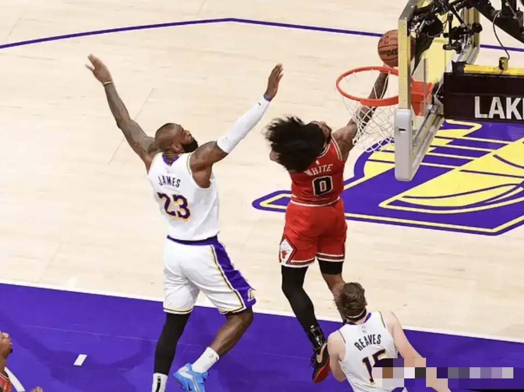 篮球场上的风云变幻,胜利和失败的距离仅一线之隔的简单介绍 篮球场上的风云变幻,胜利和失败的距离仅一线之隔的简单介绍