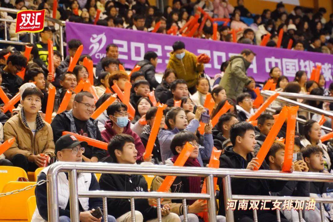 体育赛事精彩迷人,观众心情高涨 体育赛事精彩迷人,观众心情高涨