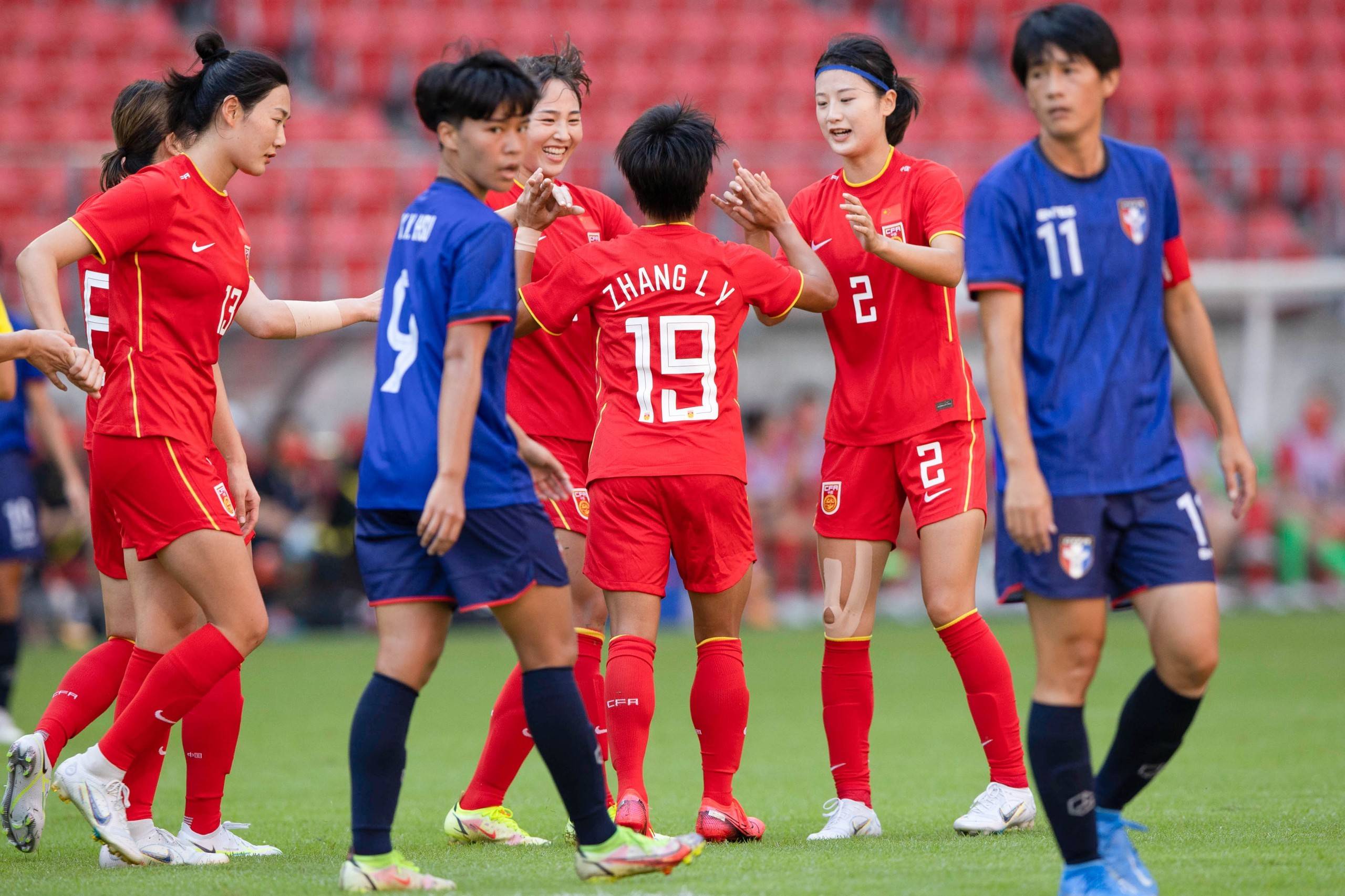 包含高潮迭起的女足比赛,激情上演的词条 包含高潮迭起的女足比赛,激情上演的词条