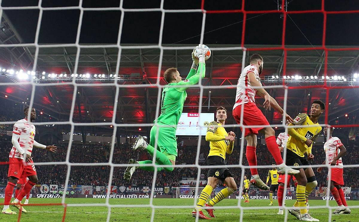 包含多特蒙德主场0-1不敌不伦瑞克，惨遭失利的词条