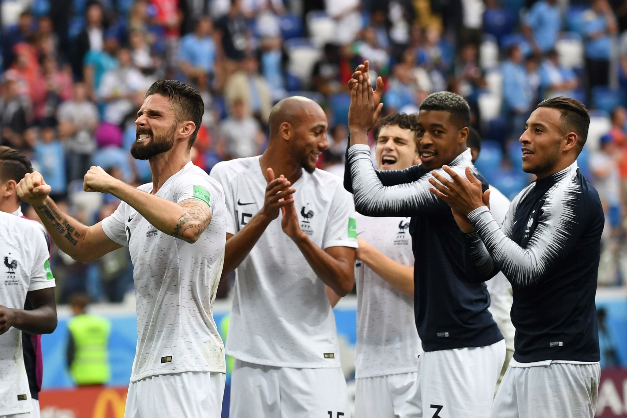 法国队轻取泰国队，黄鸭组合点燃赛场