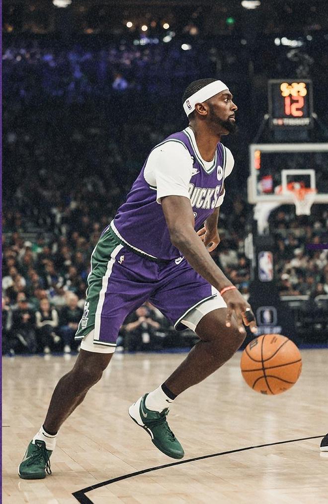 青岛队完胜雄鹿，塔图姆高光表现的简单介绍